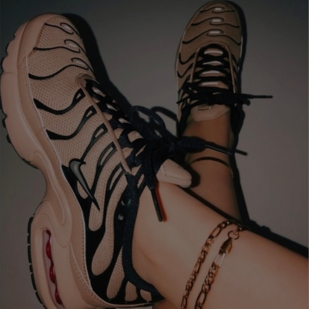 Like New TN Nike Air Max Plus Limited Edition Tan & Black Sneakers! Size 5.5Y/7!